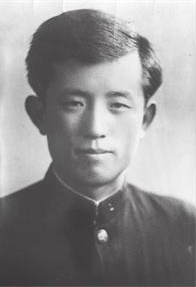 1955년판 하늘과 바람과 별과 시 앞쪽 지면에 실린 젊은 윤동주의 초상