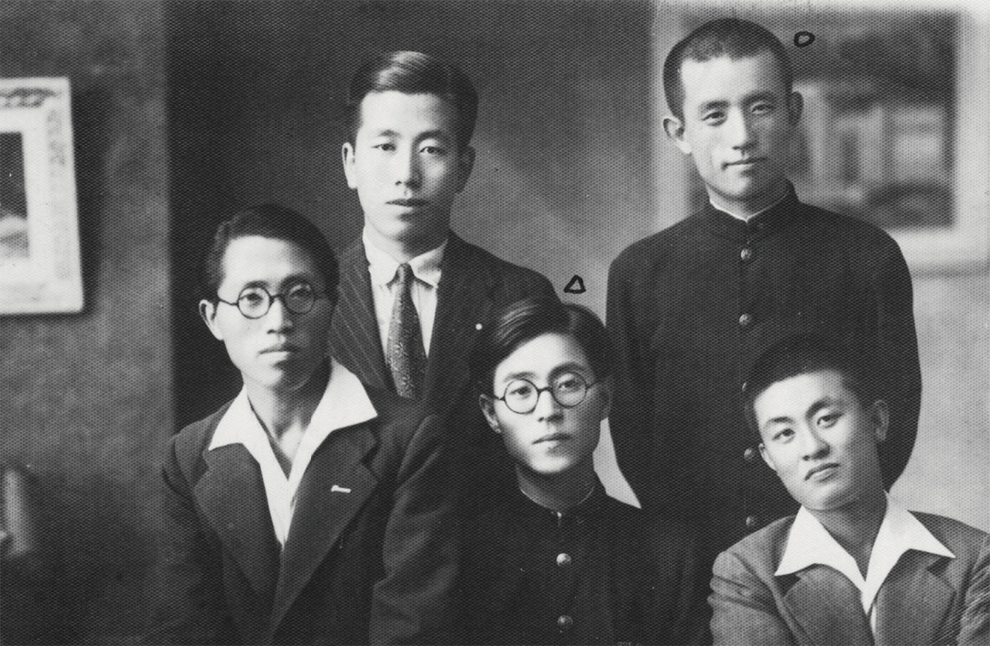 1942년 여름 친척들과 남긴 윤동주의 마지막 귀향 단체사진