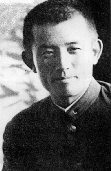 1941년 이후 촬영된 윤동주 전신 사진